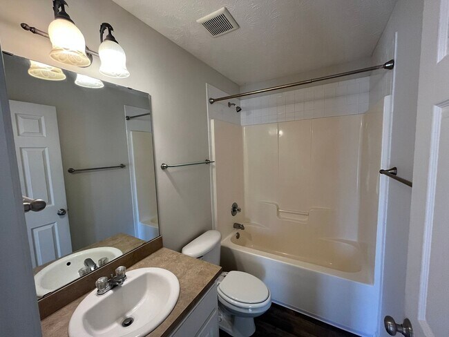 Building Photo - Discover the Perfect Blend of Comfort and Convenience