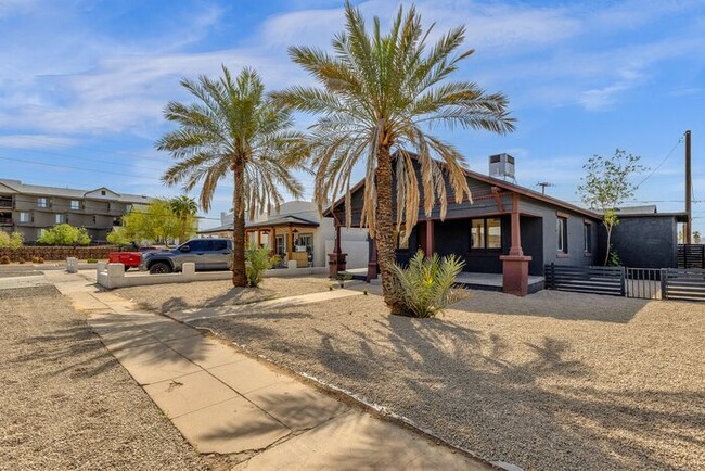 Building Photo - Brand new 3 bedroom renovation next to His...