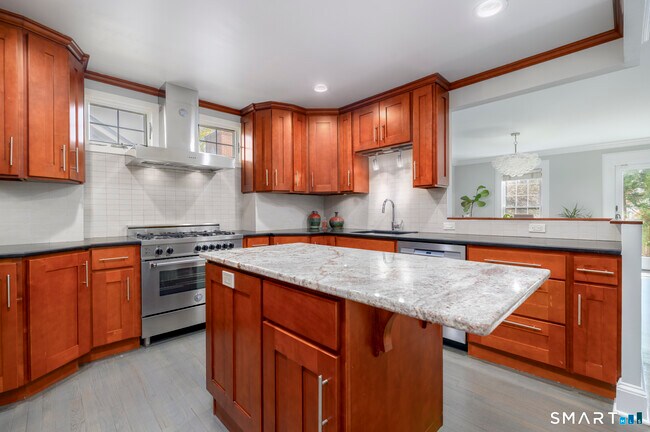 Building Photo - 47 Indian Harbor Dr