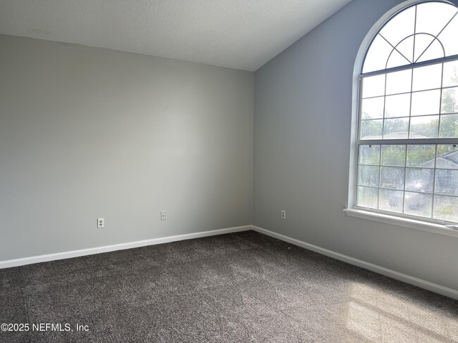 Building Photo - 5523 Cabot Dr N