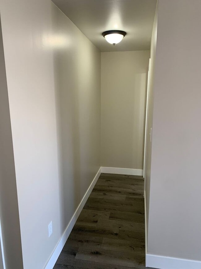 Building Photo - Updated 4 Bed Home with Large Yard