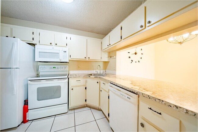 Building Photo - 202 Foxtail Dr