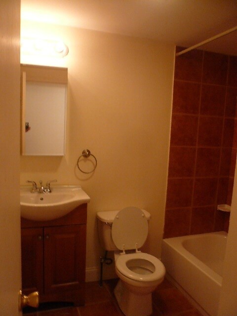 Building Photo - 342 4th St