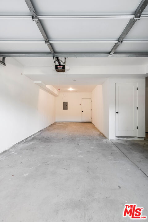 Building Photo - 5042 Laurel Canyon Blvd