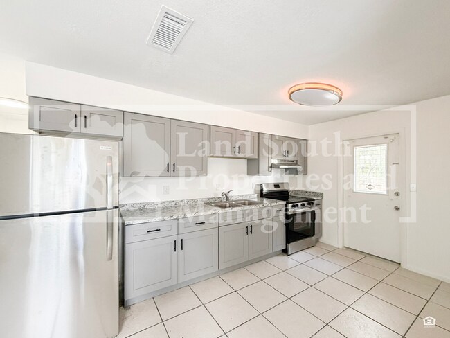 Building Photo - 1529 Unitah Ave