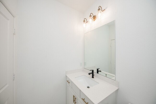 Building Photo - 42514 Summer Crst Rd