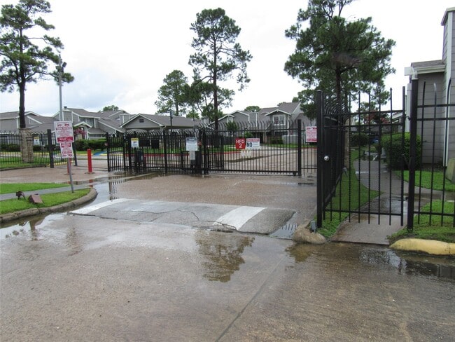 Building Photo - 12109 Sandpiper Dr