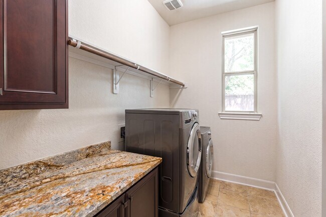 Building Photo - 18 Sundown Ridge Pl