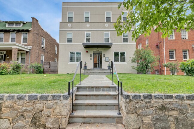 Building Photo - 2916 P St SE