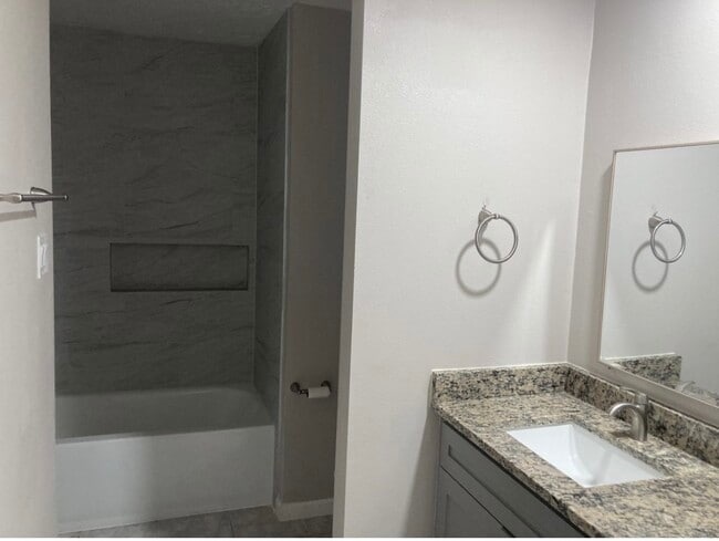 Building Photo - 6902 Oakmantle Dr