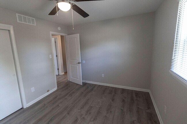 Building Photo - 1219 Player Pl