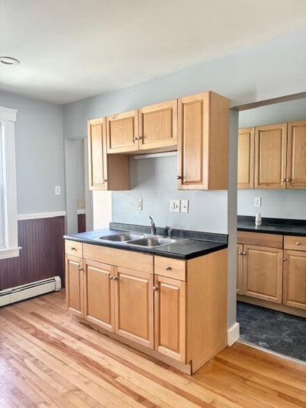 Kitchen - 51 Catharine St