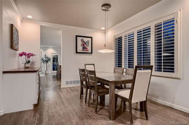 Building Photo - Extravagant home with lots to offer!
