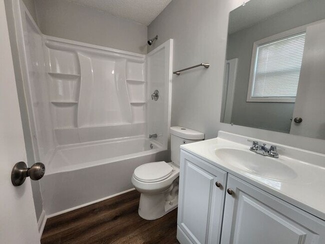 Building Photo - 709 W Creek Cir