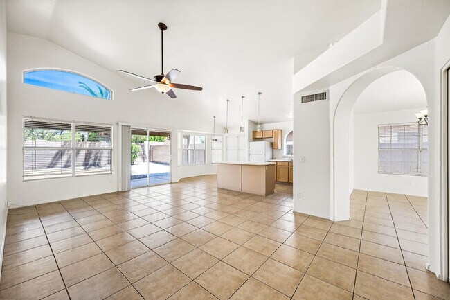 Building Photo - 5240 W Tonto Rd