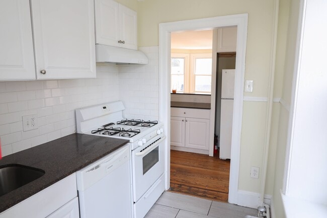 Building Photo - 53 W Maplewood Mall