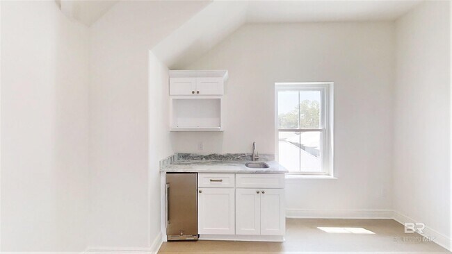 Building Photo - 2704 Bienville Ave