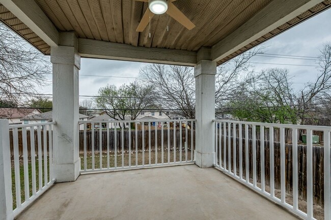 Building Photo - Charming 3/2/2 single-story home in highly desirable Westover Crossing