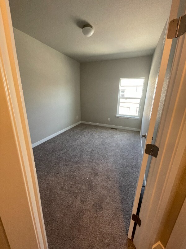 Building Photo - 6565 Carriage Meadows Dr