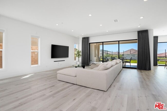 Building Photo - 20600 Bluebird Ct