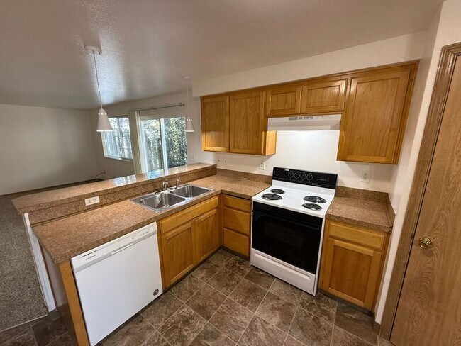 Building Photo - 4055 Denver Ave NE