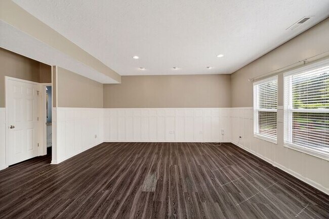 Building Photo - Quiet, comfort living in Westfield