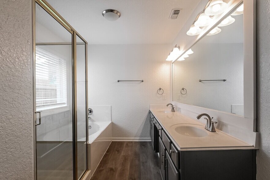 Building Photo - 622 Oak Briar Dr