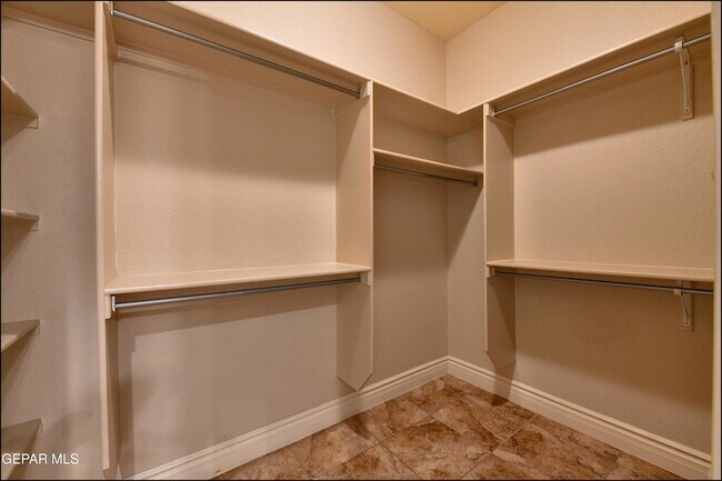 Building Photo - 7379 Black Mesa Dr