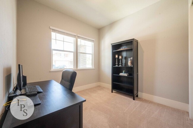 Building Photo - Madera Tesoro Viejo - Beautiful Hillside Village 2-Story Home, 4BR/3BA, SOLAR, Community Pool + L...