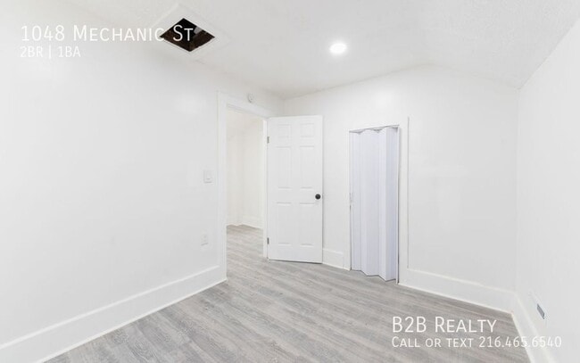 Building Photo - 1048 Mechanic St