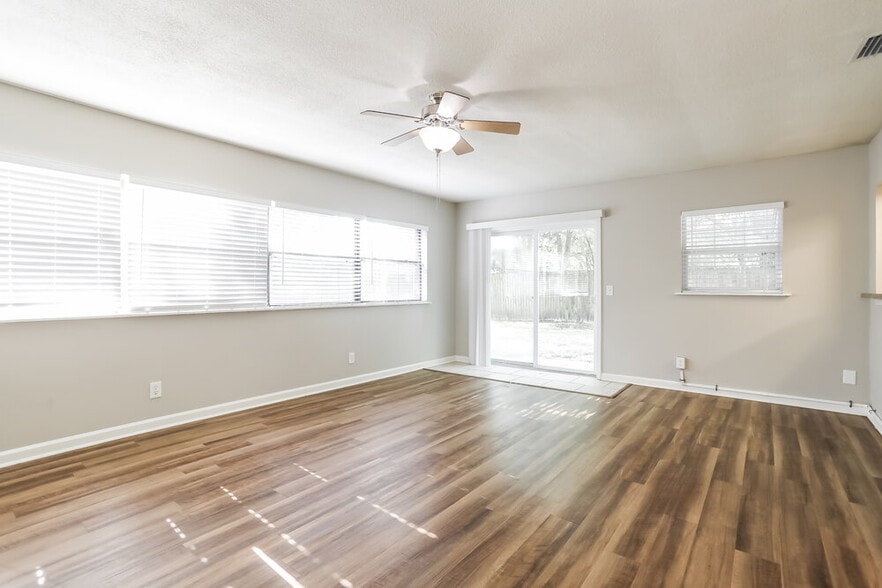 Building Photo - 5725 Fiat Ln