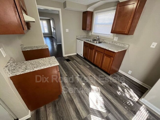 Building Photo - 144 Niagara Ave