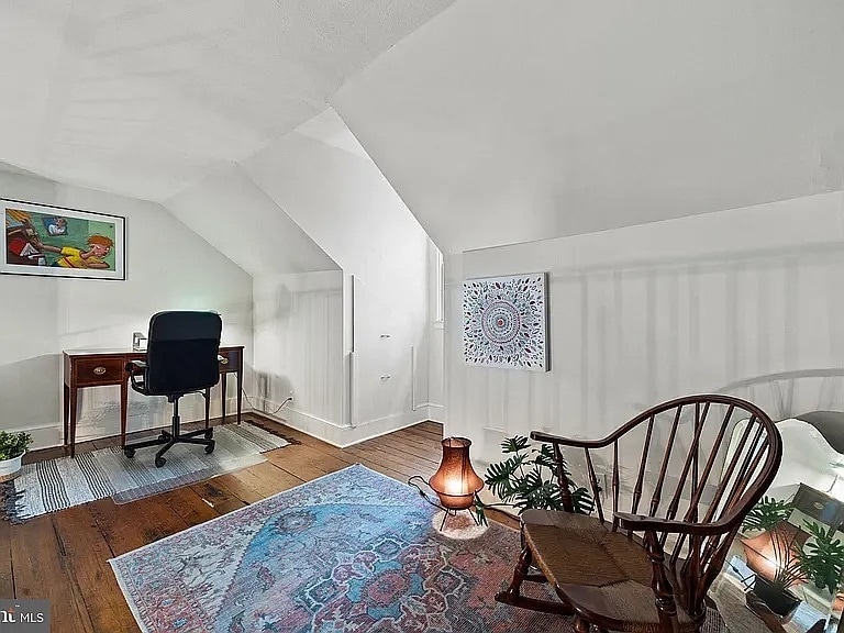 Loft Area Above Suite - 1245 Lombard St