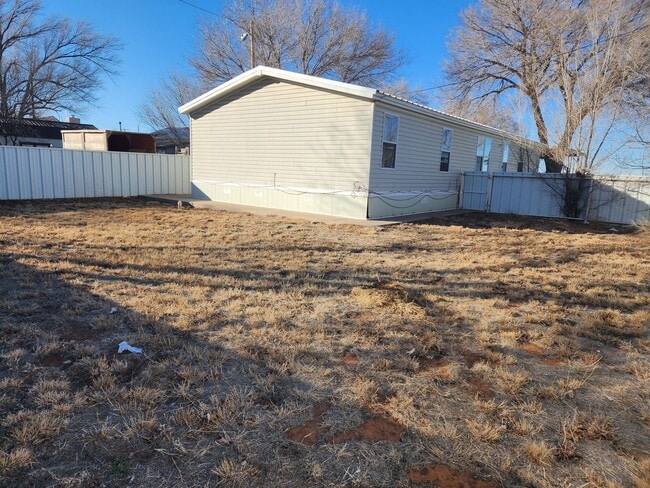 Building Photo - 306 E Spruce St