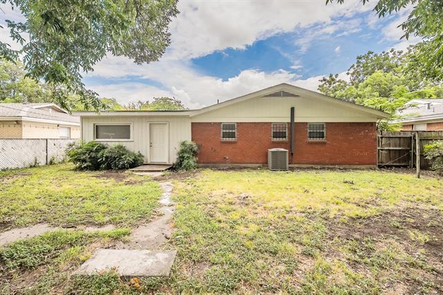 Building Photo - 2021 Glen Haven Dr