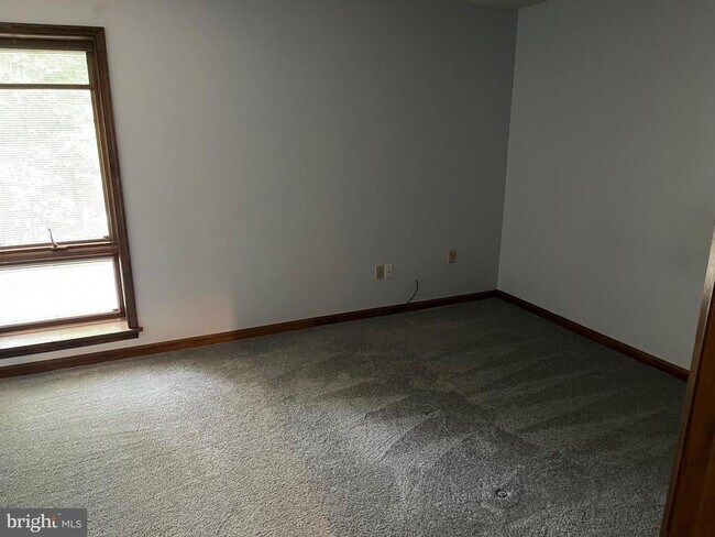 Building Photo - 23243 Rosewood Ct