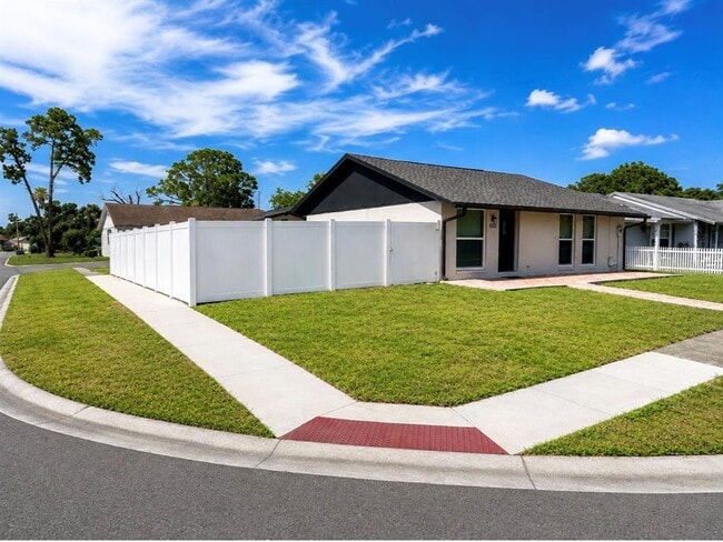 Building Photo - 8541 Briar Grove Cir