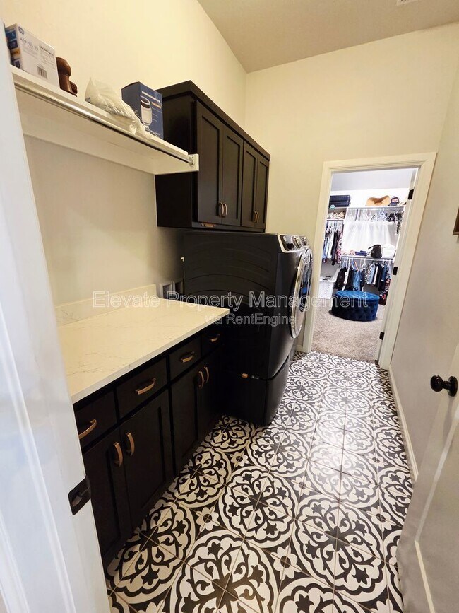 Building Photo - 1101 Sawmill Rd