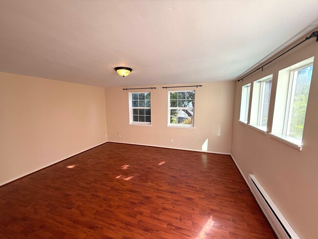 Building Photo - UPDATED BRIGHT 2000sf 4BR/2BA Monterey Hei...