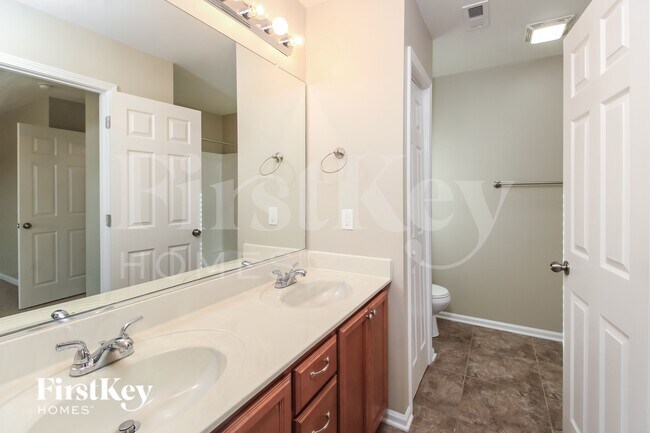 Building Photo - 4640 Midstream Crossing Dr