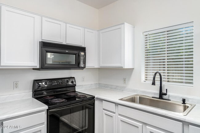 Building Photo - 2024 S Baldwin