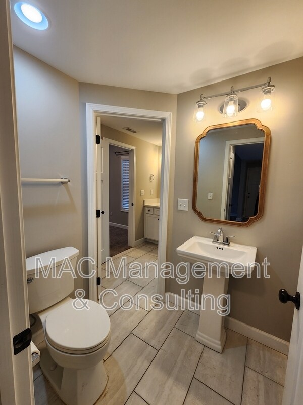 Building Photo - 1405 Brk Hl Dr