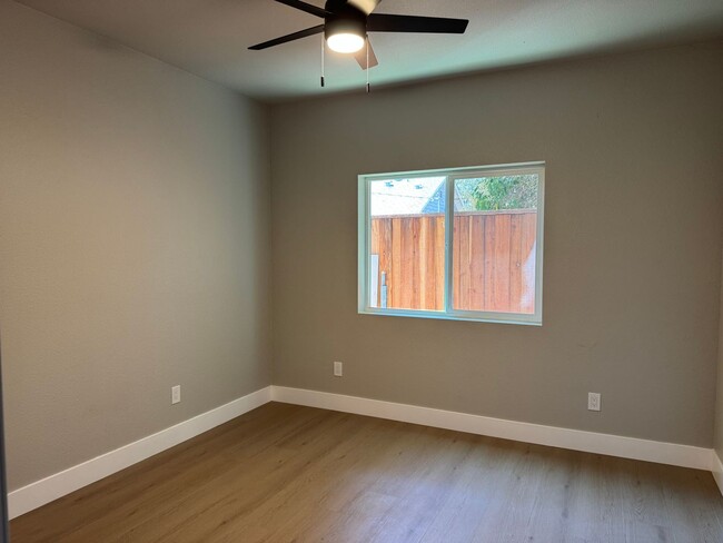 Building Photo - New Downtown Construction 650 Sqft. 1 Bedr...