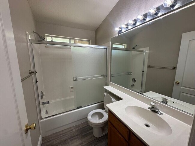 Building Photo - 1170 Forest Knoll Ct