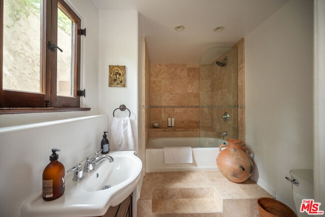 Building Photo - 8515 Ridpath Dr