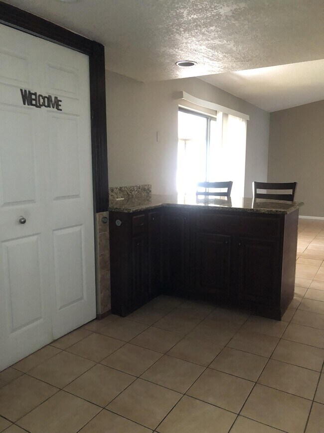 Building Photo - 456 Boxwood Ct