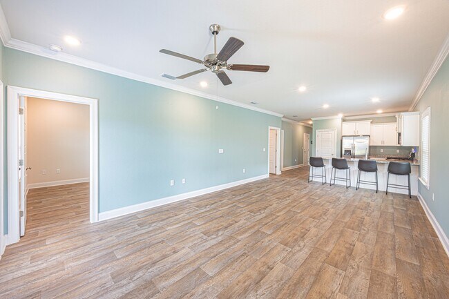 Building Photo - 32667 Revere Dr