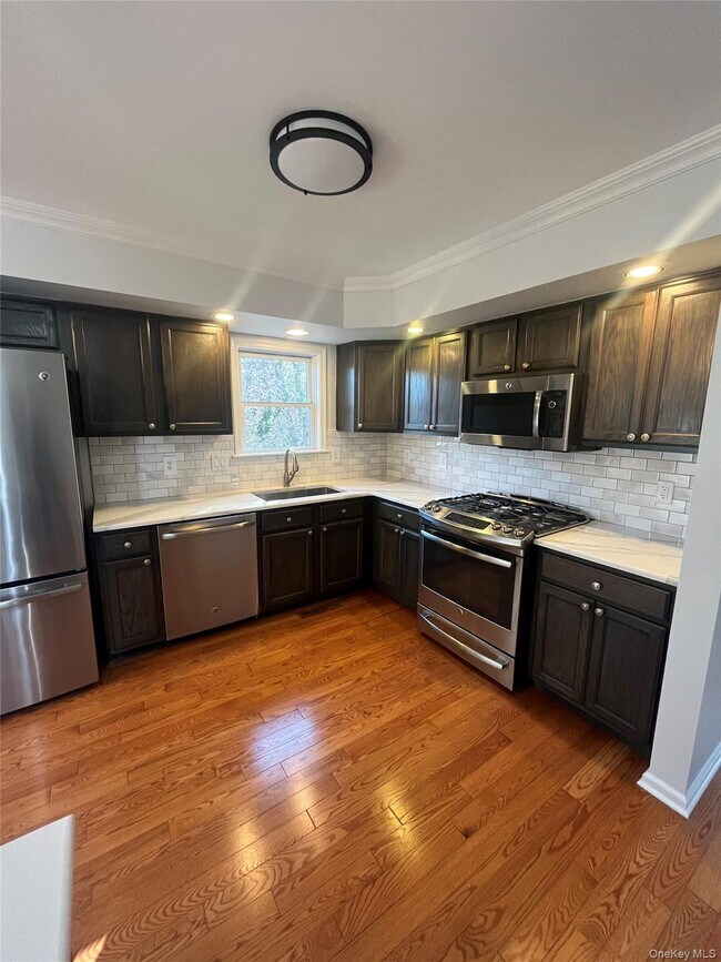 Building Photo - 6-8 Marion Ave