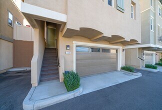 Building Photo - Gorgeous Lomita Townhome