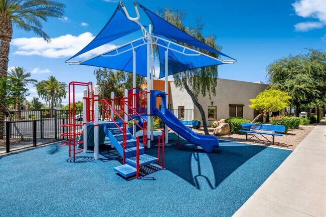 Building Photo - 15164 N 140th Dr